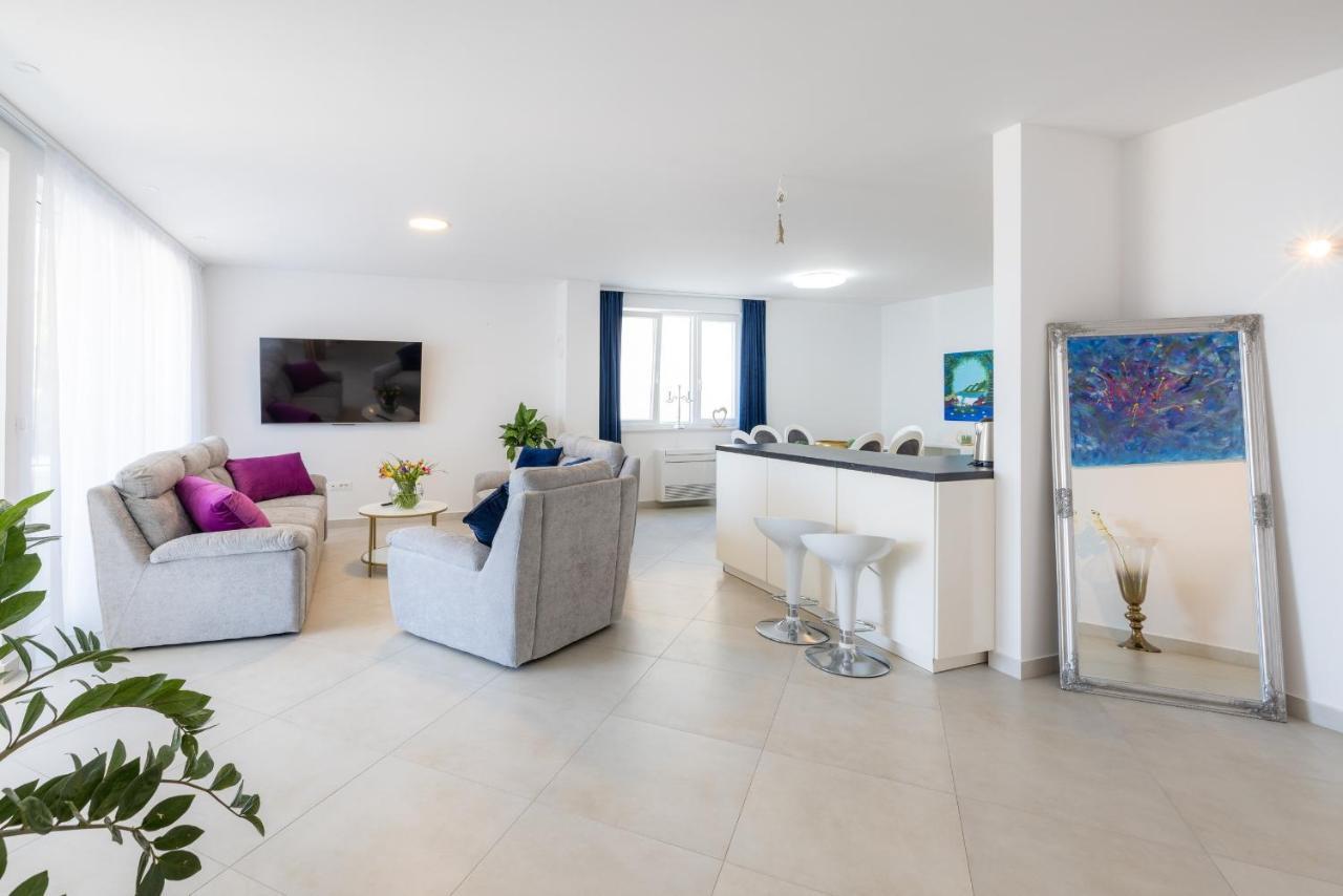 Villa Smaragd - Lapis - Luxury Apartment With Shared Pool Makarska Exteriör bild