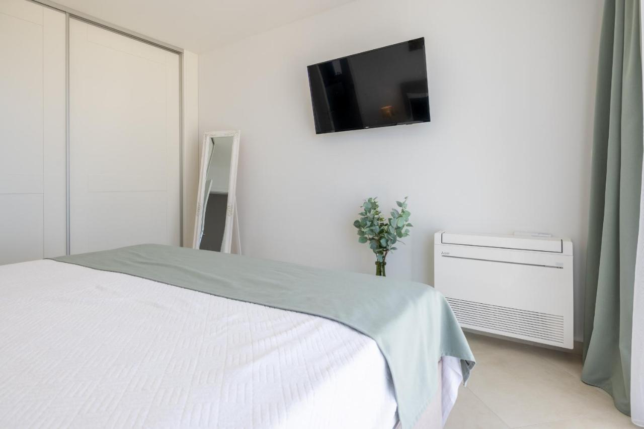 Villa Smaragd - Lapis - Luxury Apartment With Shared Pool Makarska Exteriör bild
