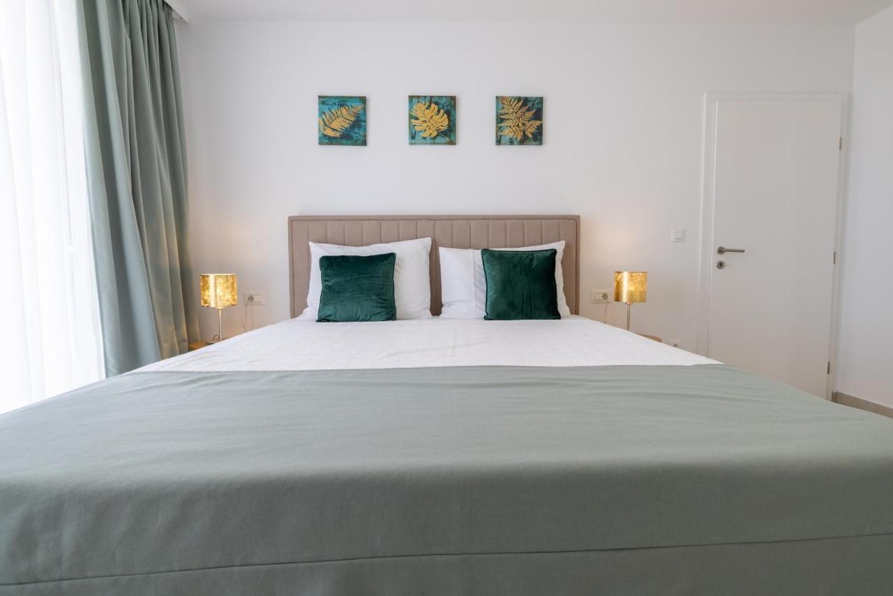 Villa Smaragd - Lapis - Luxury Apartment With Shared Pool Makarska Exteriör bild