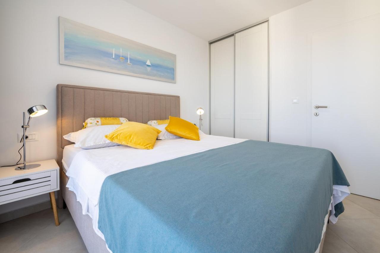 Villa Smaragd - Lapis - Luxury Apartment With Shared Pool Makarska Exteriör bild
