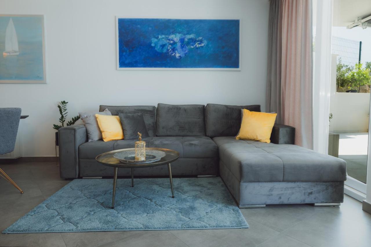 Villa Smaragd - Lapis - Luxury Apartment With Shared Pool Makarska Exteriör bild