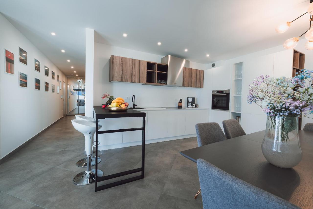 Villa Smaragd - Lapis - Luxury Apartment With Shared Pool Makarska Exteriör bild