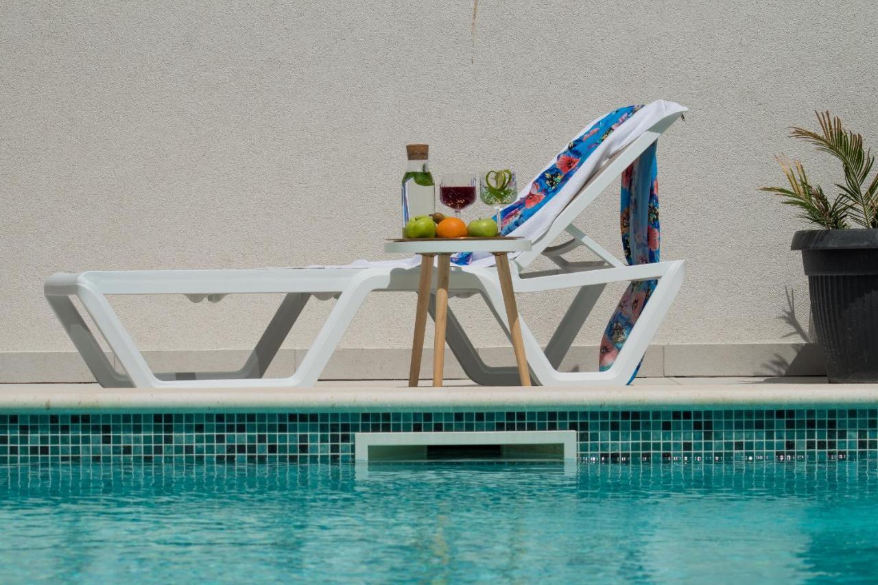 Villa Smaragd - Lapis - Luxury Apartment With Shared Pool Makarska Exteriör bild
